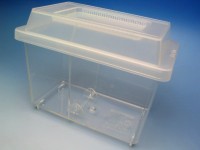 飼育容器セパレートケースはシンプル設計で積み重ねも可能